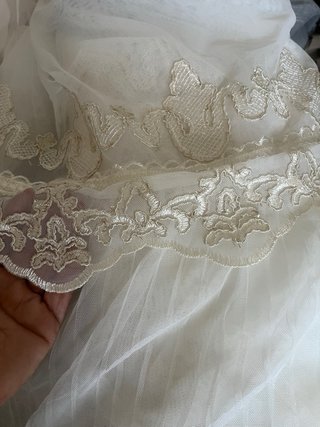Tessuto Tulle Beige e Bianco Ricamato