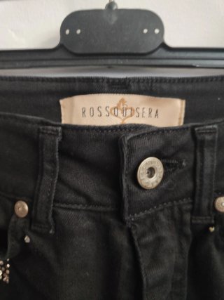 Shorts neri ROSSOdisERÀ con ricami