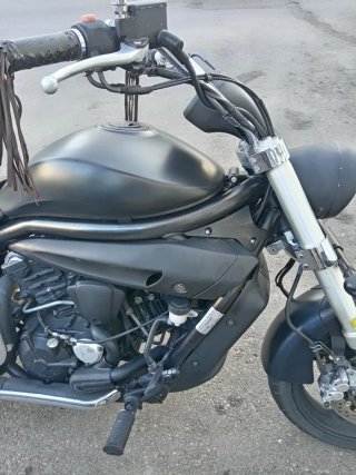 Hyosung Aquila 650 i Negra