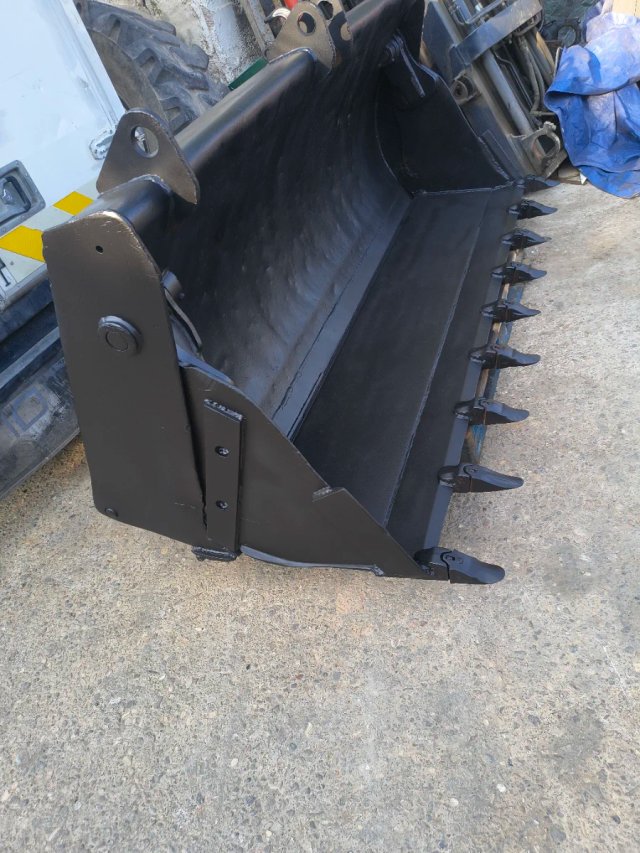 Pala frontal  con almeja retroexcavadora JCB