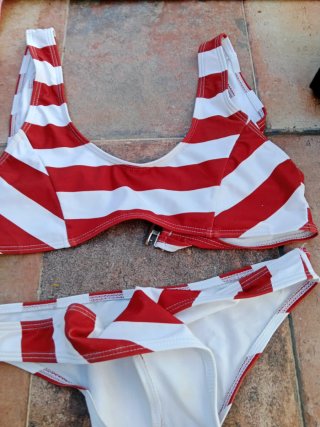 Bikini juvenil rayas rojas y blancas
