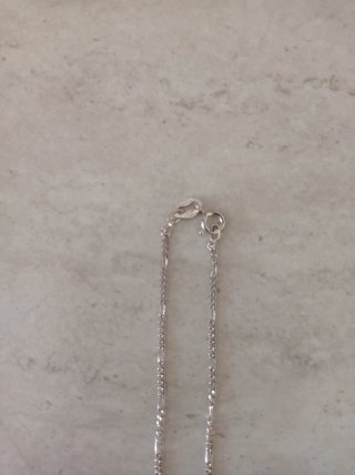 Collana in argento 925 con ciondolo.