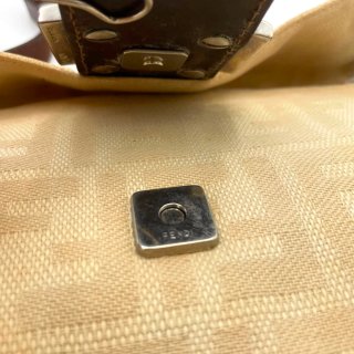 Fendi Zucca Canvas Baguette Borsa Beige Marrone