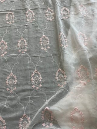 Tessuto ricamato floreale rosa