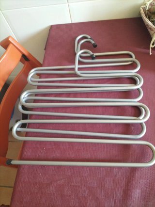 3 Perchas para pantalones. Ikea