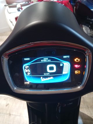 Vespa Primavera 125 S Negra