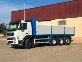 VOLVO FM11 BASCULANTE 8X4 ULTIMO EJE DIRECCIONAL