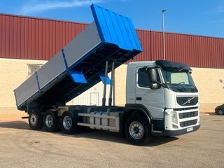VOLVO FM11 BASCULANTE 8X4 ULTIMO EJE DIRECCIONAL