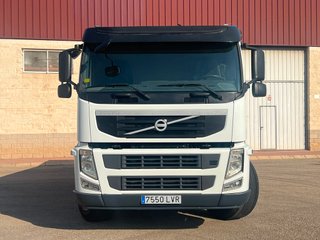 VOLVO FM11 BASCULANTE 8X4 ULTIMO EJE DIRECCIONAL