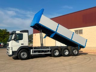 VOLVO FM11 BASCULANTE 8X4 ULTIMO EJE DIRECCIONAL