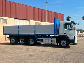 VOLVO FM11 BASCULANTE 8X4 ULTIMO EJE DIRECCIONAL