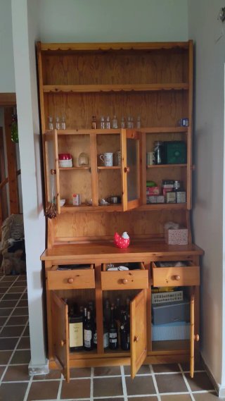 Alacena in legno con porte in vetro