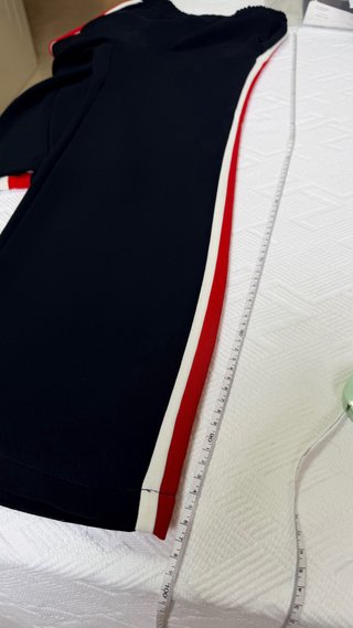Pantalón Zara negro raya lateral roja blanca