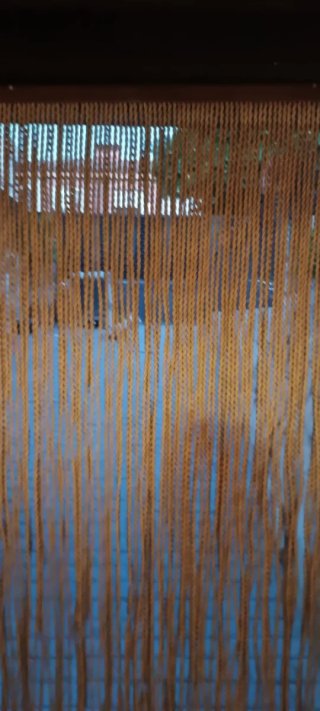 Cortina exterior madera beige y marrón