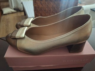 Zapatos dorados mujer tacón
