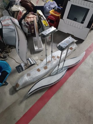 Lámparas de techo y mesa plateadas