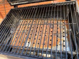 Barbacoa grande de metal