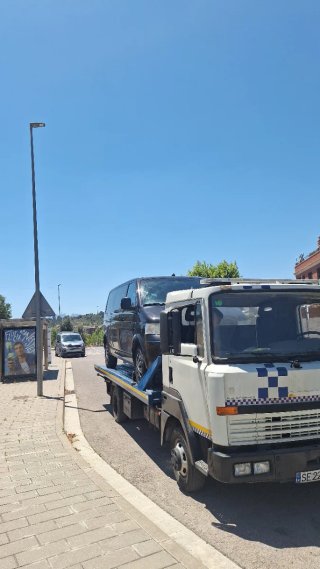 Nissan grua 3500kg