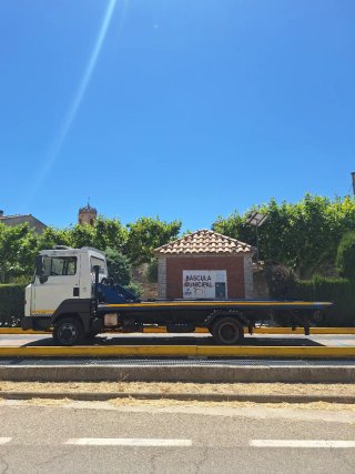 Nissan grua 3500kg