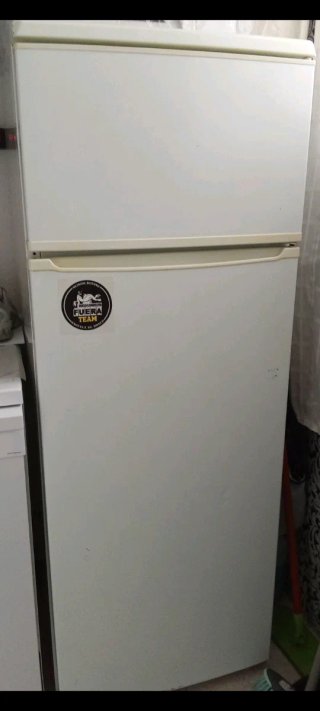Nevera blanca con congelador