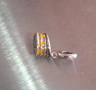 Charm Coliseo Plata y Amarillo