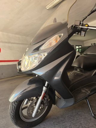 Suzuki Burgman 150 Maxi Scooter Gris