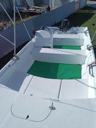 Barco 450 eslora con remolque