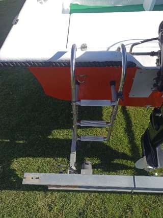 Barco 450 eslora con remolque