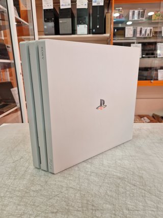 PS4 Pro Blanca + base de refrigeracion + FIFA 17