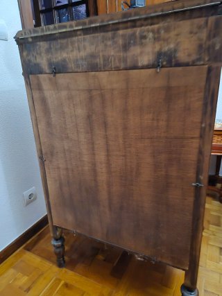 Mueble gramófono estilo Victoria