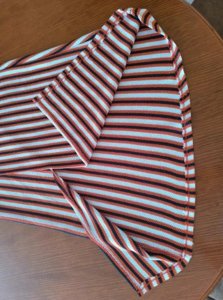 Falda midi Pull&Bear rayas negro, rojas y blancas.