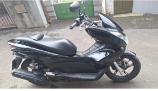 Honda PCX 125 Maxi Scooter Negra