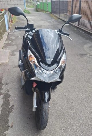 Honda PCX 125 Maxi Scooter Negra