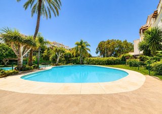 Piso en venta en Puerto Banús en Marbella
