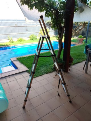 Escalera plegable de aluminio