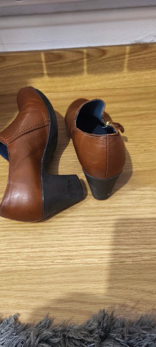 Zapatos de piel marrones talla 37