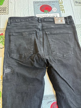 Pantalones Jeans ZARA Negros Rotos. Slim. Talla 44