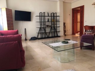 Alquilo apartamento zona colon,centrico con garaje