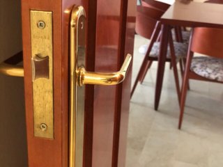 Alquilo apartamento zona colon,centrico con garaje