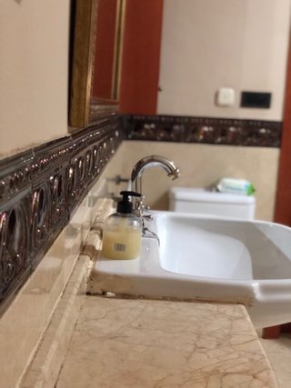Alquilo apartamento zona colon,centrico con garaje