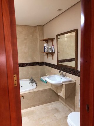 Alquilo apartamento zona colon,centrico con garaje