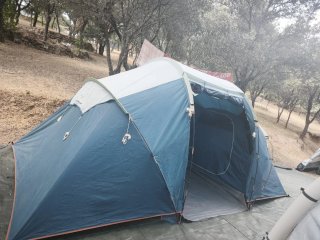 Tienda de campaña azul