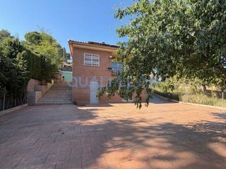Chalet en venta en Corbera de Llobregat