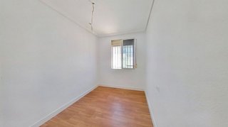 Piso en venta en Parque Alcosa - Jardines del Edén en Sevilla