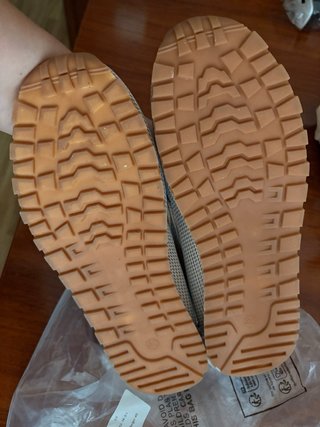 Mocasines Beige Mujer con Hebilla Dorada