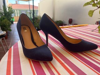 Zapatos de tacón azul marino