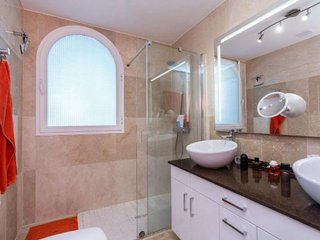 Piso en venta en Los Arqueros-Puerto del Almendro en Benahavís