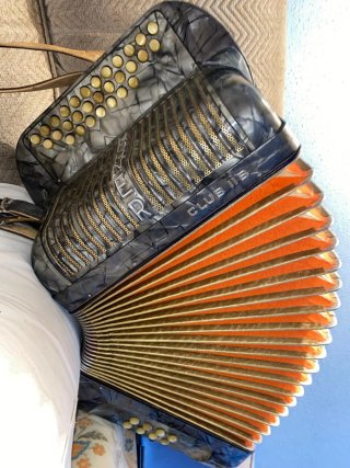 Acordeón Hohner Club II B
