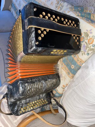 Acordeón Hohner Club II B