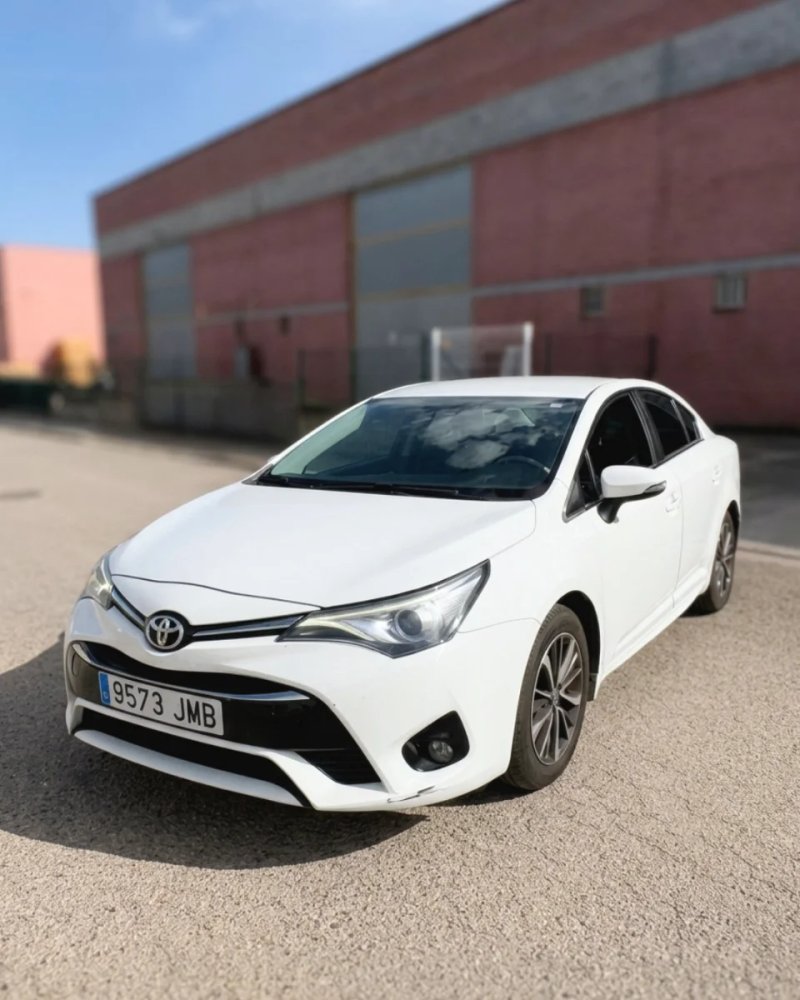 Toyota Avensis 2015 - foto 1